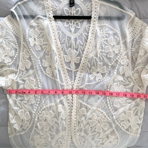 Windsor Ivory Lacey Embroidered Robe - Picture 10 of 12